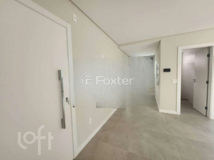Image 8 - 990960
