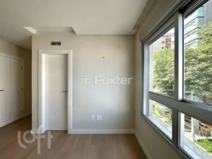 Image 8 - 990962