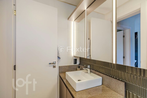 Image 9 - 991255