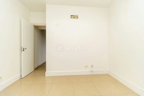 Image 11 - 991296