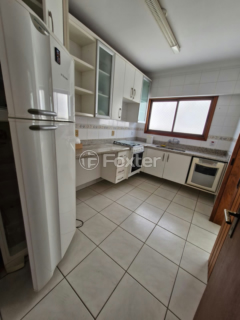 Image 7 - 991943