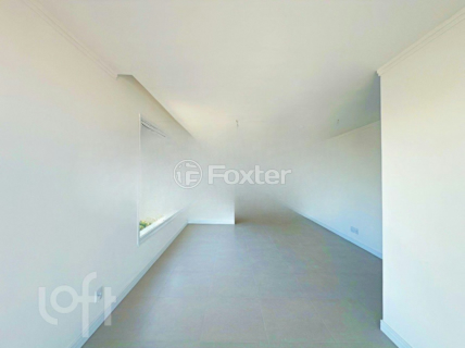 Image 12 - 992496