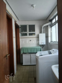 Image 29 - 992666