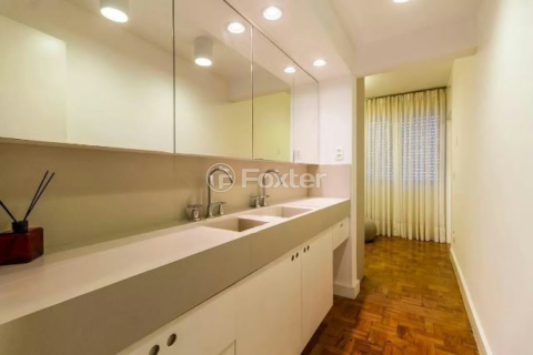 Image 27 - 993205