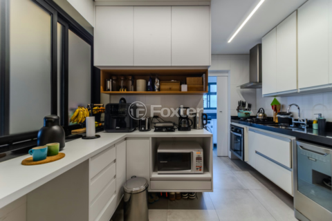 Image 21 - 993340