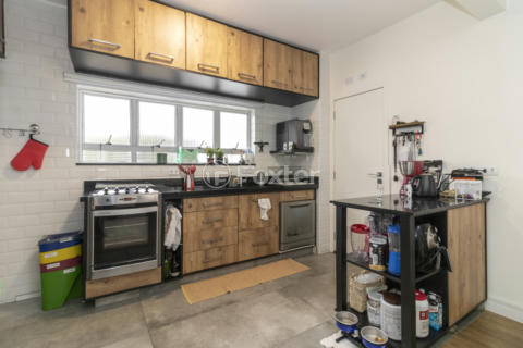 Image 28 - 993683