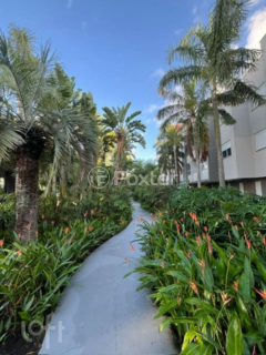 Image 29 - 994947