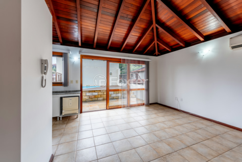 Image 35 - 995213