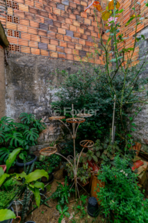 Image 30 - 995358