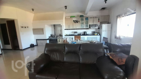 Image 3 - 995685