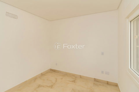 Image 26 - 996007