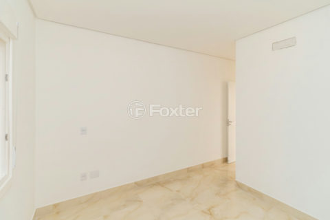 Image 27 - 996007