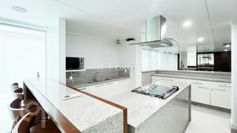 Image 22 - 996686