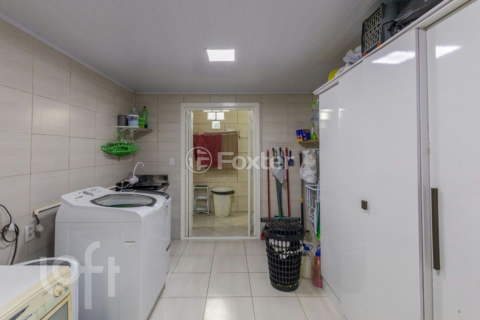 Image 8 - 996695