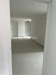 Image 8 - 996917