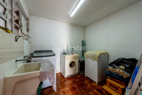 Image 33 - 997057
