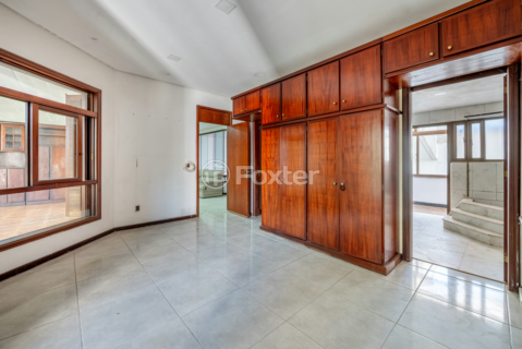 Image 33 - 997498