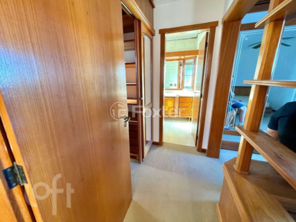 Image 37 - 998352