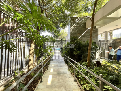 Image 11 - 998567