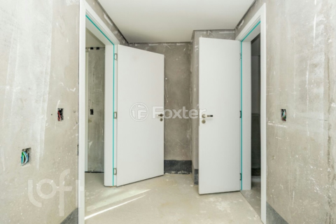 Image 34 - 998570