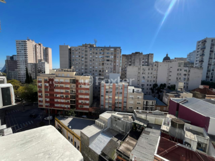 Image 11 - 998773
