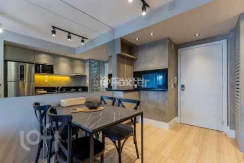 Image 3 - 999002