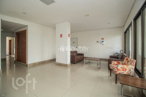 Image 39 - 999042