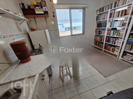 Image 4 - 999300