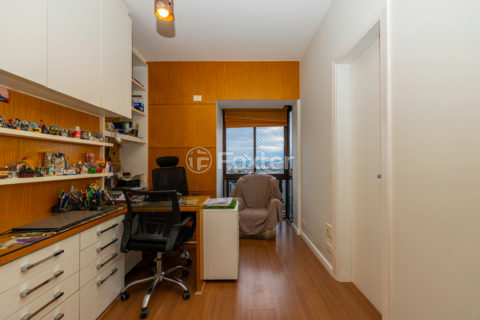 Image 23 - 999383