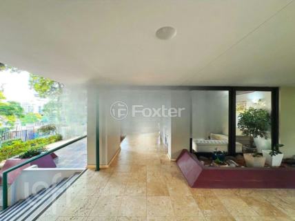 Image 35 - 999399