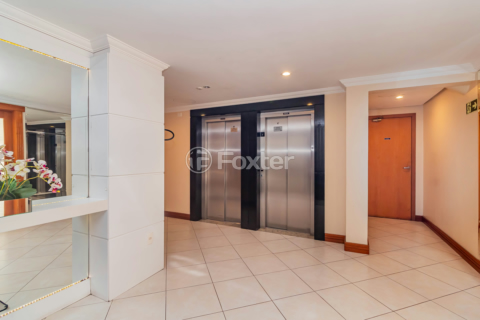 Image 31 - 944482