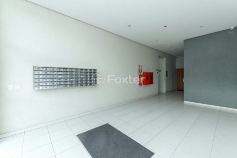 Image 44 - 1000452