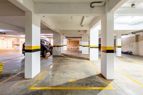 Image 39 - 887125