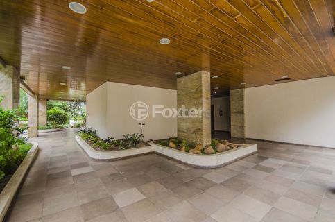Image 33 - 851113