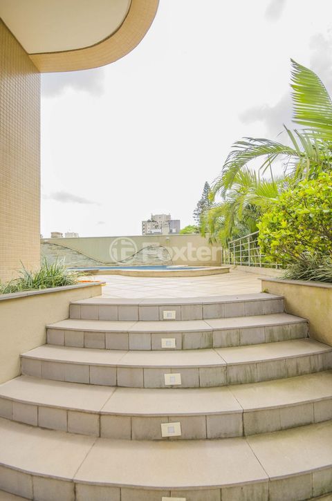 Image 70 - 1016595