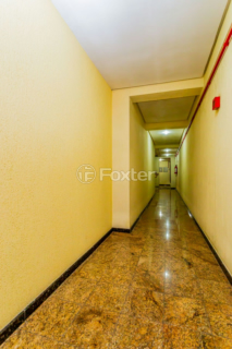 Image 37 - 1005600