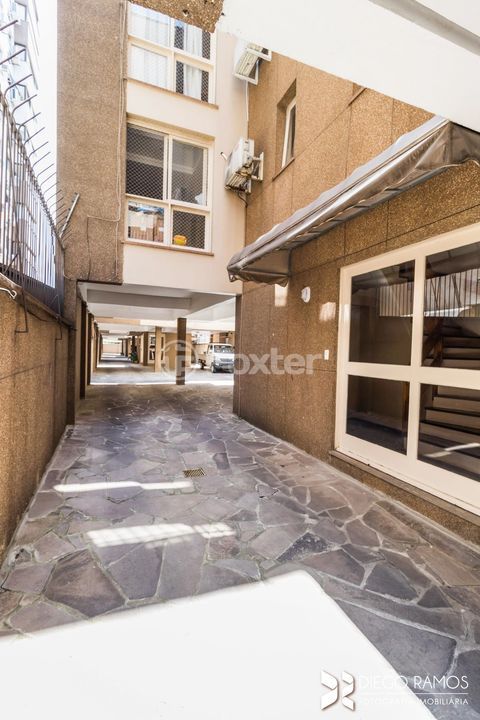 Image 38 - 995493