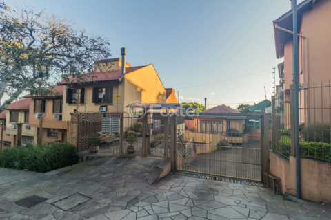 Image 33 - 875476