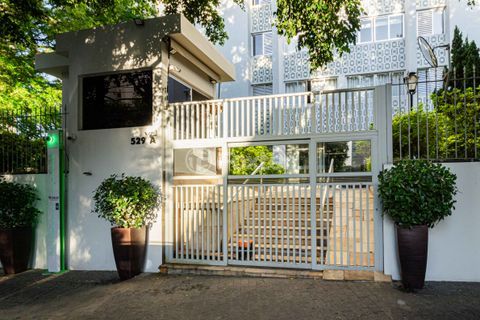 Image 33 - 939342