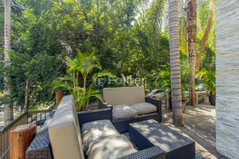 Image 32 - 1015998