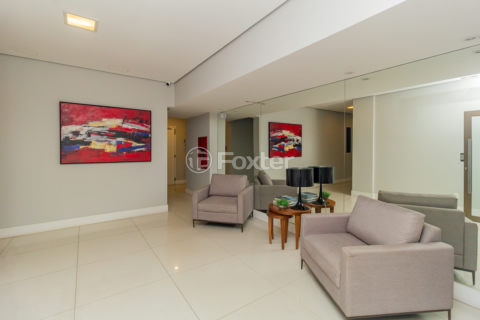 Image 33 - 1015998