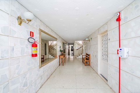 Image 54 - 928560