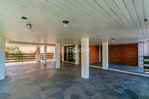 Image 33 - 1000993