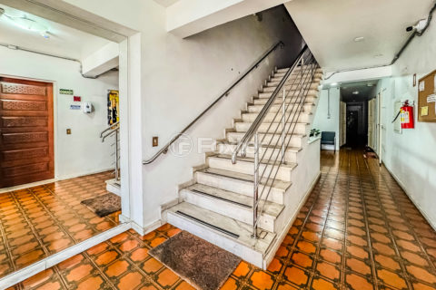 Image 32 - 1009996