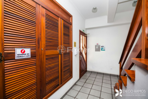 Image 37 - 647494