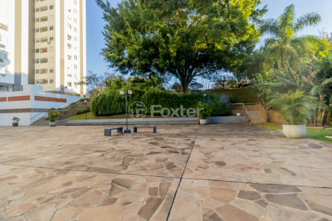 Image 30 - 953132