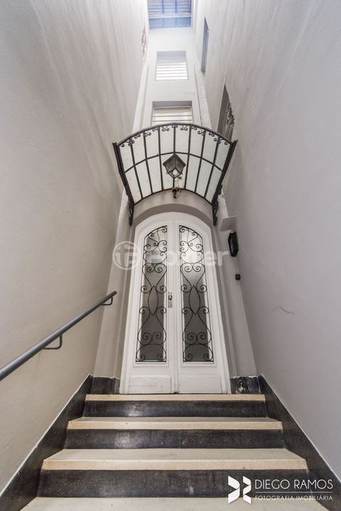 Image 31 - 883647
