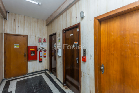 Image 32 - 882257