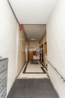 Image 33 - 882257