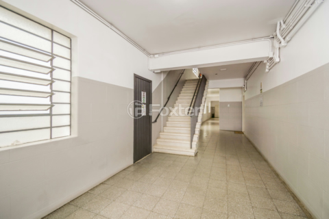 Image 37 - 988100